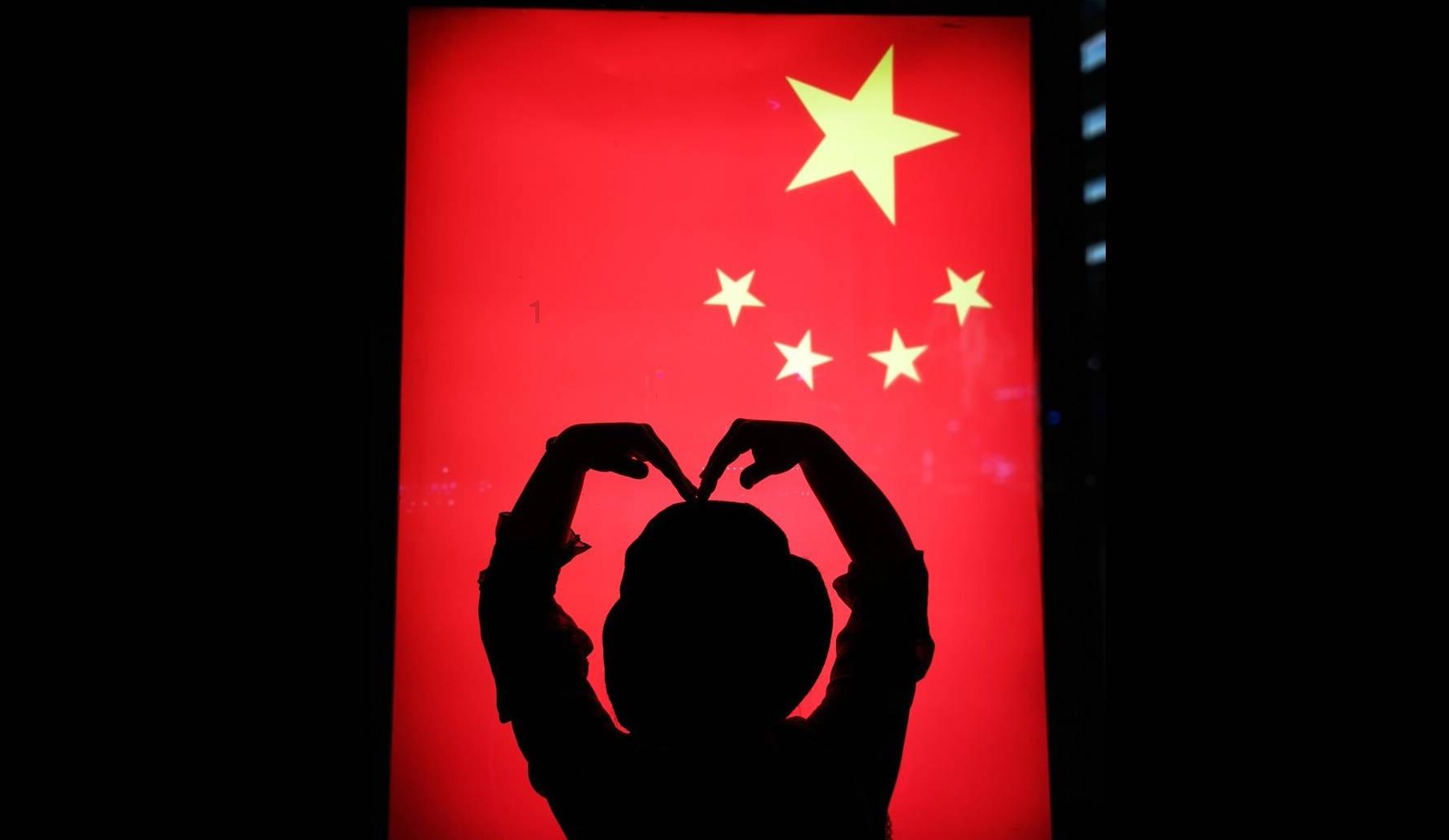 黄晓明和BABY的结婚照，看他们感情多好，这样的婚纱要感情多深的情侣才敢拍？
